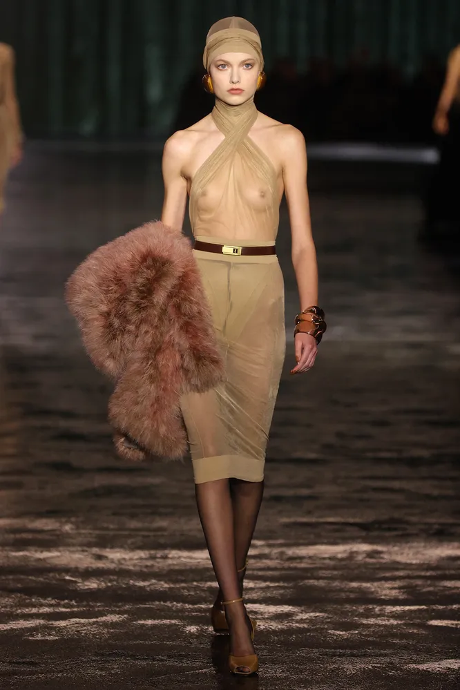 SAINT LAURENT осень-зима 2024/25 SAINT LAURENT осень-зима 2024/25
