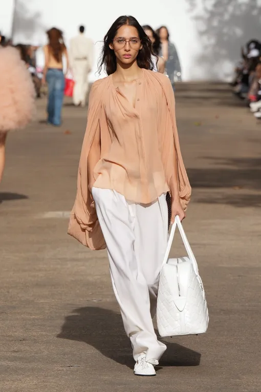 Stella McCartney весна-лето 2025 Stella McCartney весна-лето 2025