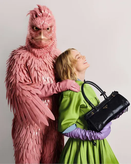 Кампейн Prada весна-лето 2026, созданный в коллаборации с художником Джорданом Вольфсоном Кампейн Prada весна-лето 2026, созданный в коллаборации с художником Джорданом Вольфсоном