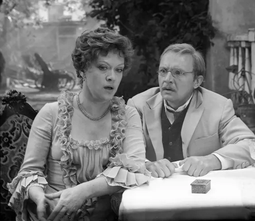 Кадр из сериала «Жестокий романс», 1984