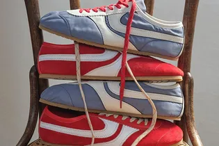 Кроссовки больше не в моде?