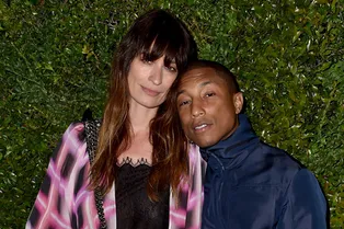 Каролин де Мегрэ и Фаррелл Уильямс отметили запуск линии сумок Gabrielle Chanel Каролин де Мегрэ и Фаррелл Уильямс отметили запуск линии сумок Gabrielle Chanel