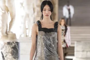 «Ревущие двадцатые» возвращаются: «флэппер» — самый модный крой платьев этой осенью