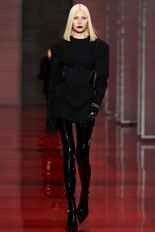VERSACE осень-зима 2022/23 VERSACE осень-зима 2022/23