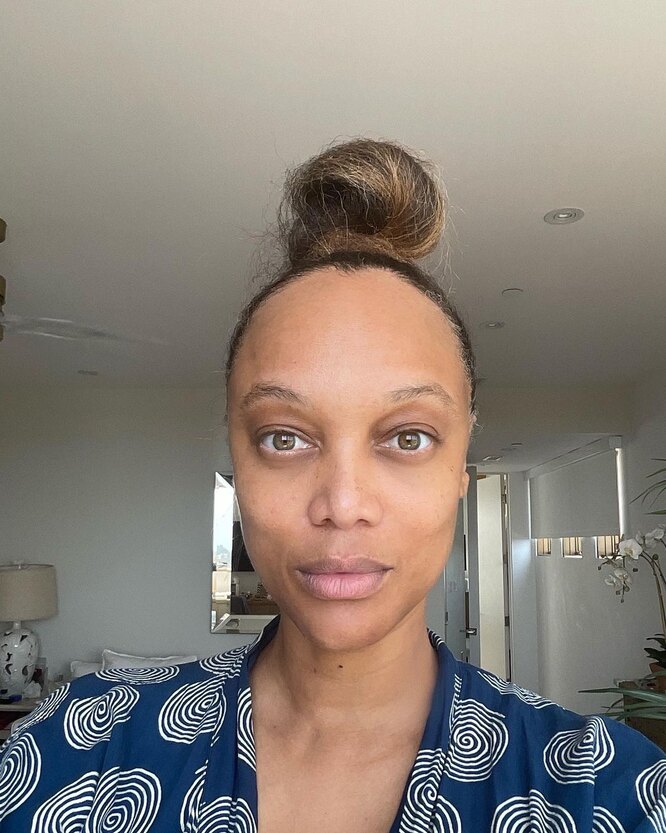 Нудист желіде еркелетеді