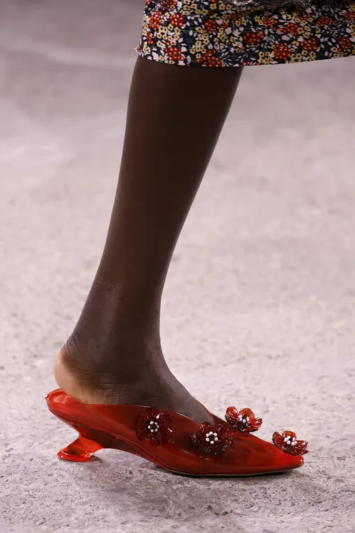 Bottega Veneta весна-лето 2025