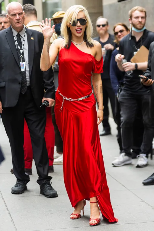 Майли Сайрус в винтажном платье Джона Гальяно для Christian Dior