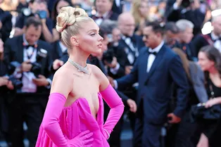 Кайя Гербер в простом алом платье Celine и Эльза Хоск в розовом облаке Valentino: лучшие образы на премьере «Элвиса» в Каннах