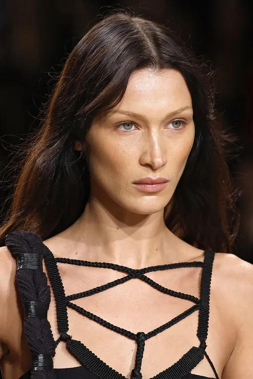 Белла Хадид на шоу Isabel Marant весна-лето 2022/23 Белла Хадид на шоу Isabel Marant весна-лето 2022/23