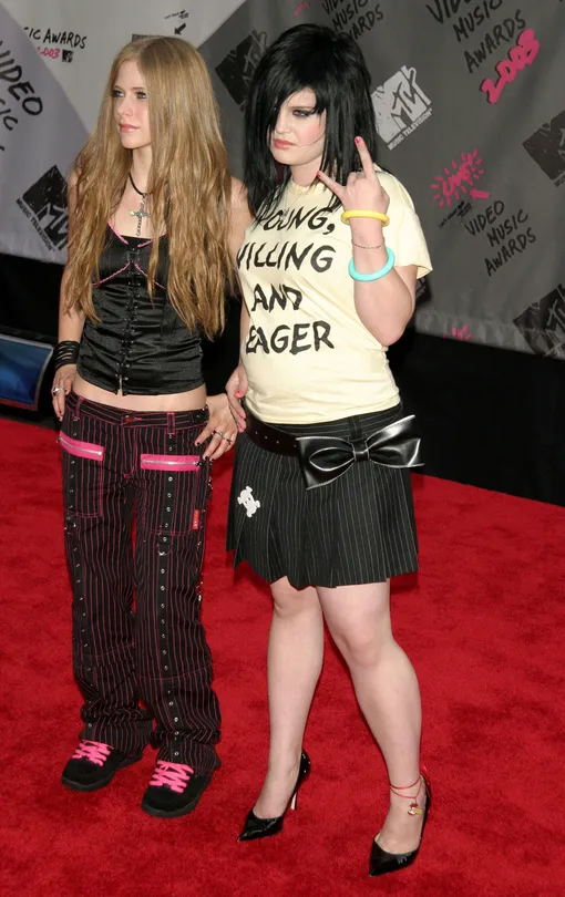 Аврил Лавин и Келли Осборн на премии MTV VMA, 2003