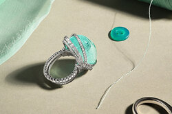 39 карат чистой лазури: в коллекции Parure Atelier появилось кольцо с уникальным турмалином Параиба