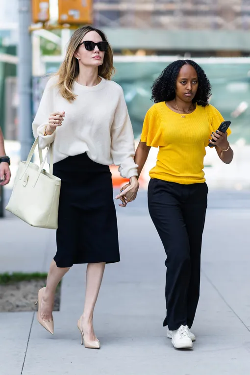 Анджелина Джоли с дочерью Захарой, май 2023