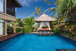 Интерьер недели: колониальная вилла на Бали с частным пляжем, тропическим садом и бассейном
