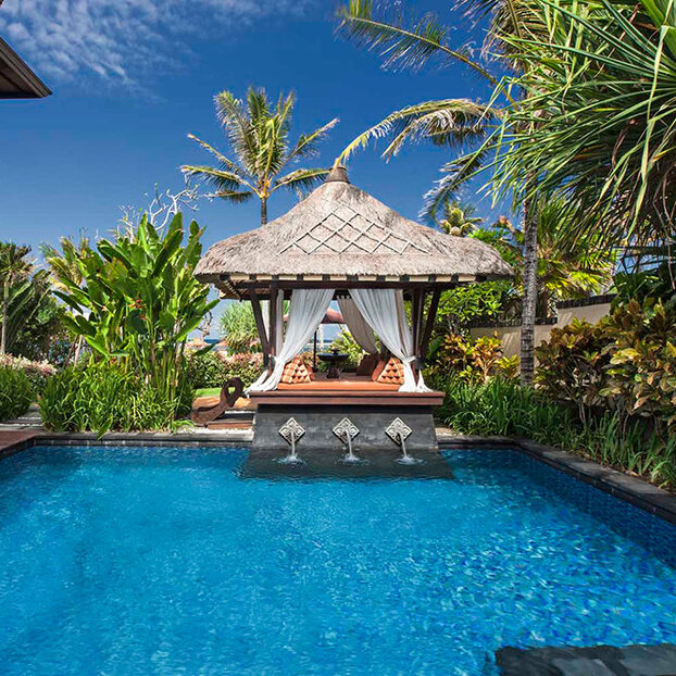 Интерьер недели: колониальная вилла на Бали с частным пляжем, тропическим садом и бассейном