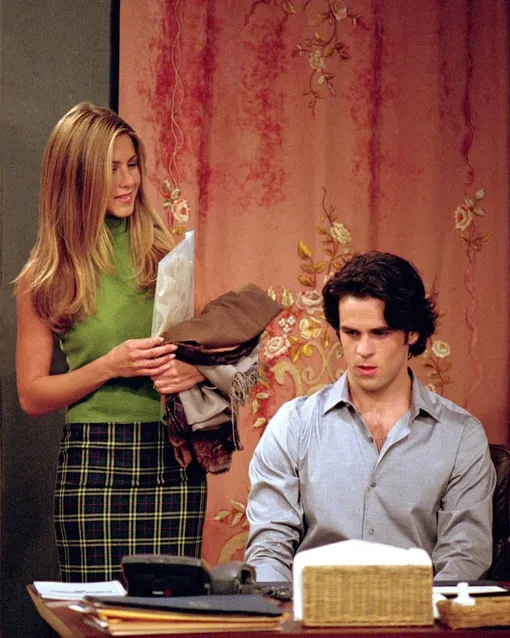 Дженнифер Энистон, кадр из сериала «Друзья» Дженнифер Энистон, кадр из сериала «Друзья»