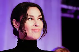 Папарацци поймали 54-летнюю Монику Беллуччи с молодым избранником