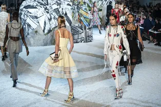 Alexander McQueen выпустил плей-лист с треками со всех показов