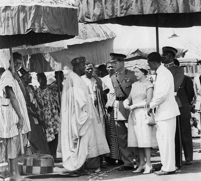 Елизавета II и принц Филипп во время визита в Гану, 1961 