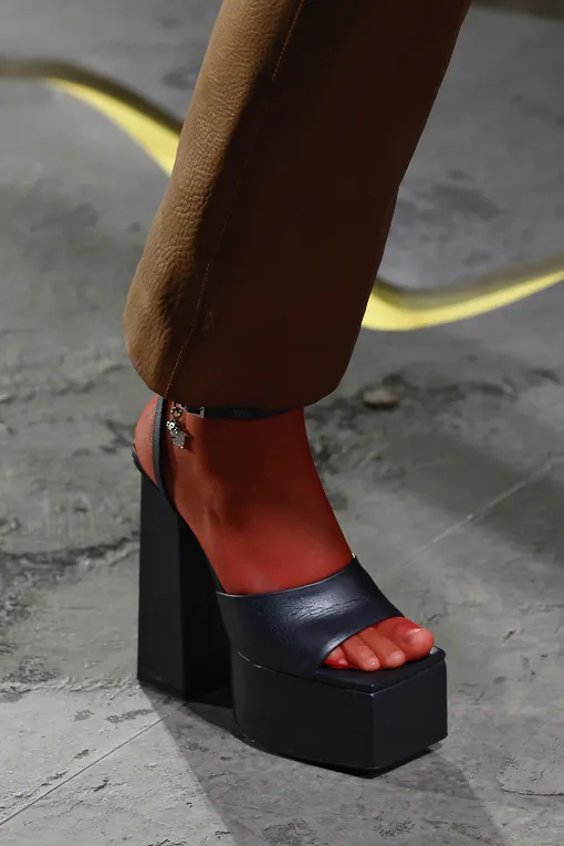 Versace весна-лето 2025