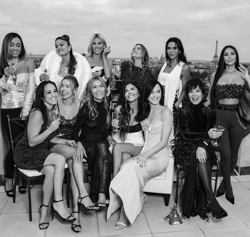 Гости девичника Лорен Санчес в Париже Гости девичника Лорен Санчес в Париже