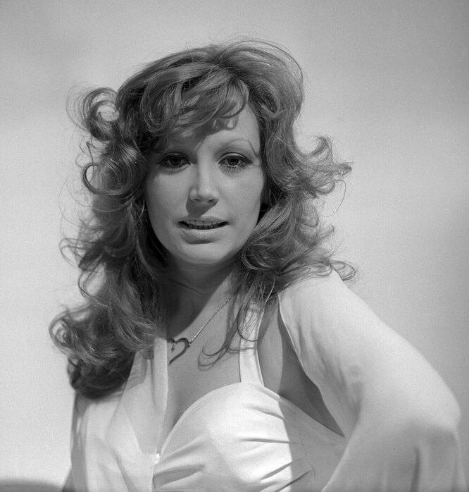 Алла Пугачева в фильме «Женщина, которая поет» (1979) Алла Пугачева в фильме «Женщина, которая поет» (1979)