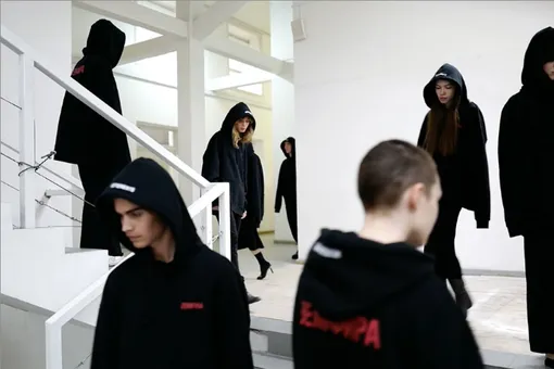 Vetements выпустил худи в честь Земфиры