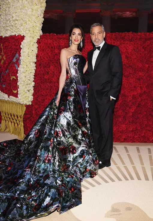 Амаль Клуни в Richard Quinn на Met Gala — 2018