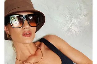 Икона стиля на пляже: Роузи Хантингтон-Уайтли улетела на романтический отдых с женихом Джейсоном Стэйтемом