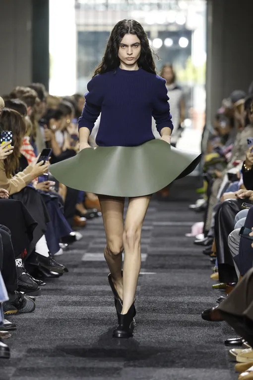 JW Anderson весна-лето 2025 JW Anderson весна-лето 2025
