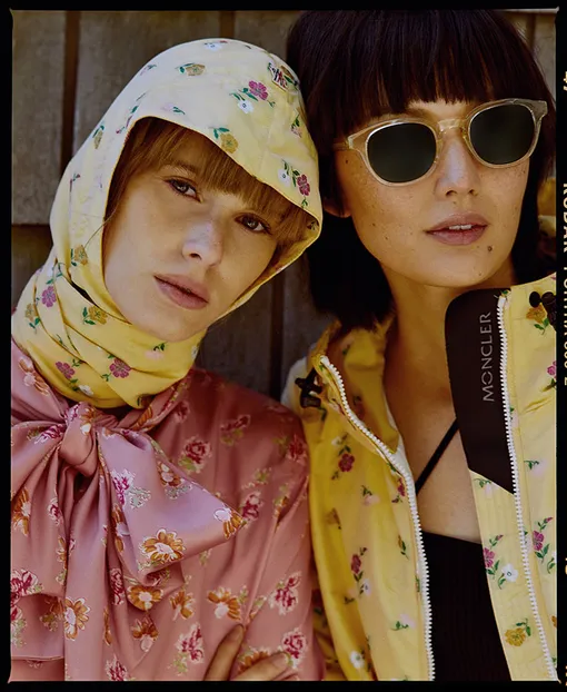 Слева направо: рубашка Moncler Grenoble, 39 270 руб.; капюшон, 23 100 руб.; куртка, 98 010 руб.; все доступно на moncler.com Слева направо: рубашка Moncler Grenoble, 39 270 руб.; капюшон, 23 100 руб.; куртка, 98 010 руб.; все доступно на moncler.com