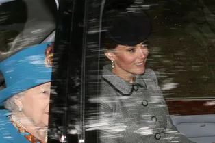 Подобно королеве: Кейт Миддлтон появилась на публике в элегантном сером пальто и шляпке