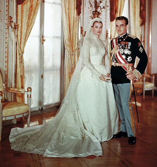 Грейс Келли и принц Монако Ренье II в день своей свадьбы, 1954 год