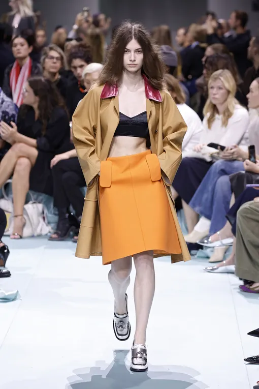 Prada весна-лето 2025