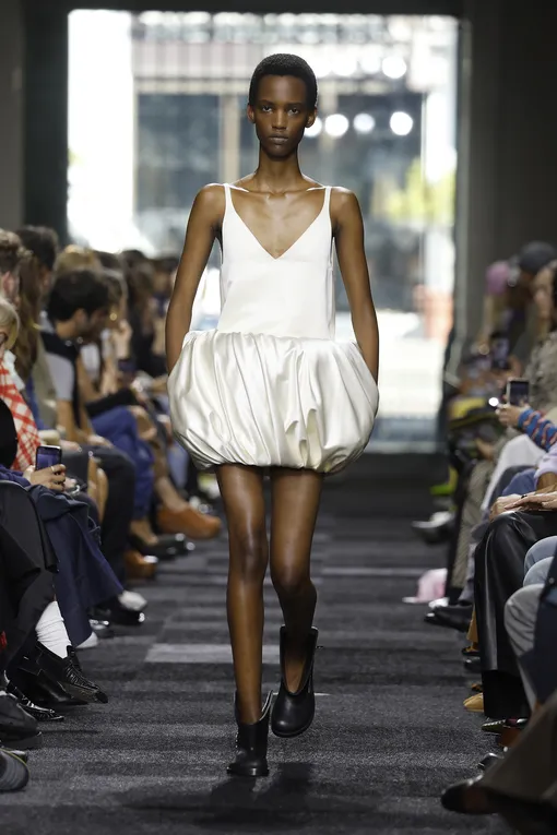 JW Anderson весна-лето 2025 JW Anderson весна-лето 2025