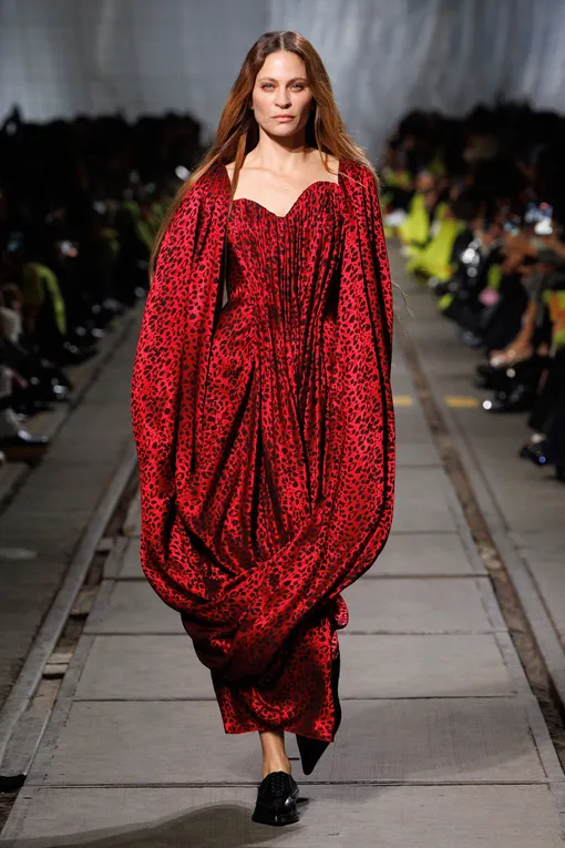 Alexander McQueen осень-зима 2024/25 Alexander McQueen осень-зима 2024/25