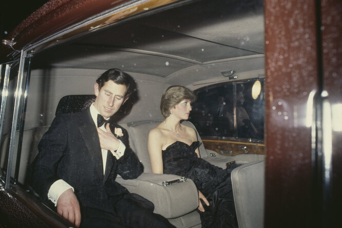 Принцесса Диана и принц Чарльз в машине