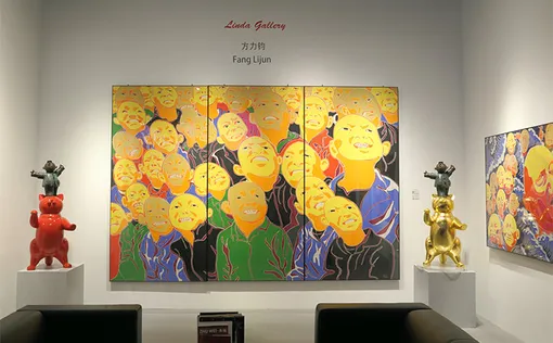 Работы художников Fang Lijun и Jiang Shuo на стенде Linda Gallery Работы художников Fang Lijun и Jiang Shuo на стенде Linda Gallery