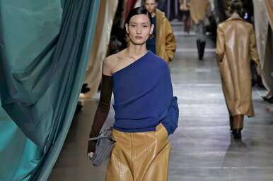 Как носить самый модный трикотаж – подсказки в новой коллекции Fendi