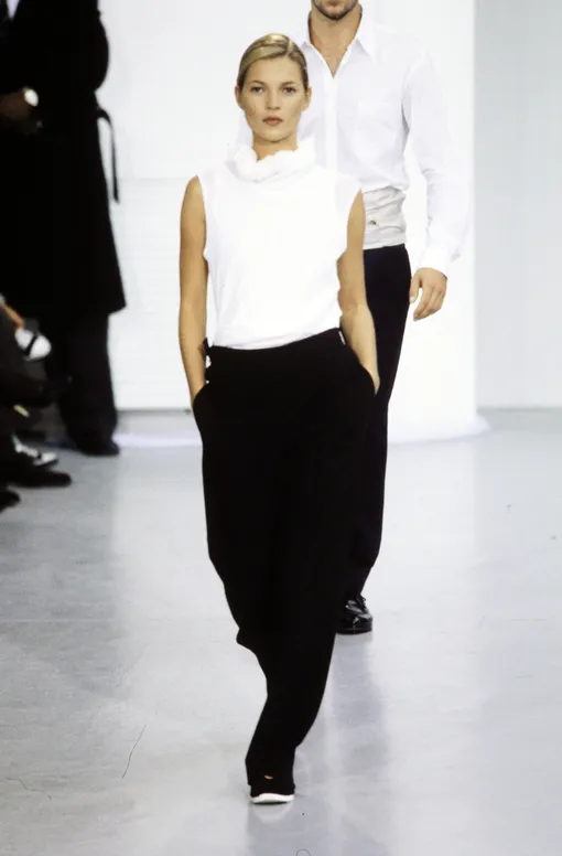 Кейт Мосс на показе Helmut Lang весна-лето 1998