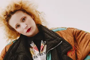 «Мне запомнился респект от Бориса Гребенщикова»: певица Монеточка о диких слухах, тусовках в лесу и странных фанатах