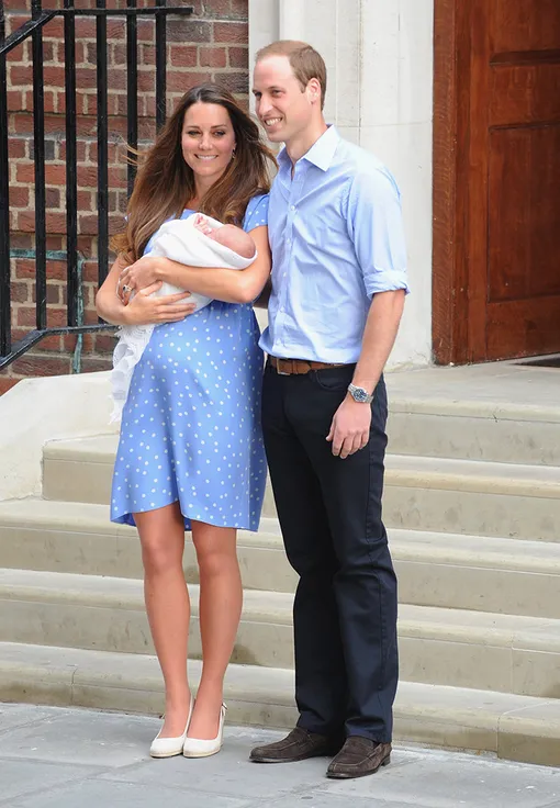 Принц Уильям и Кейт Миддлтон с новорожденным сыном Джорджем, 22 июня 2013 года