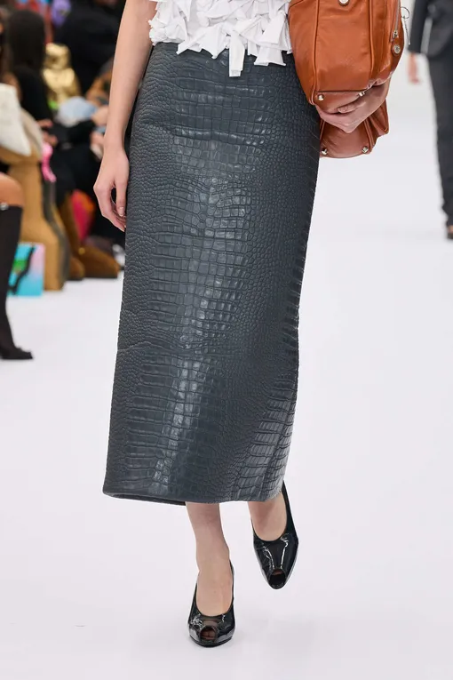 Acne Studios весна-лето 2025 Acne Studios весна-лето 2025