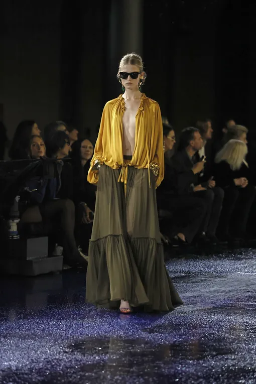 Saint Laurent весна-лето 2025