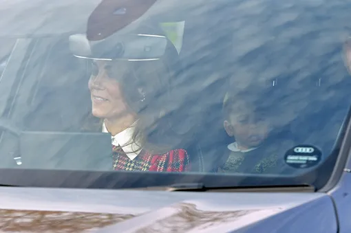 Кейт Миддлтон и принц Луи едут в Букингемский дворец