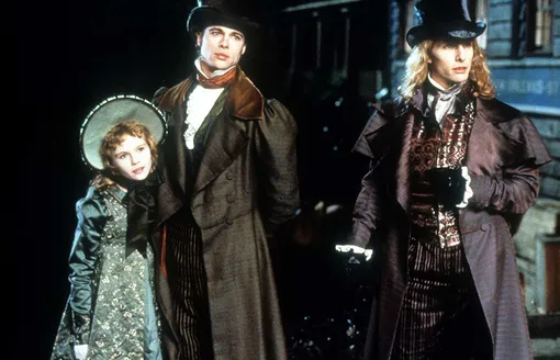 Кирстен Данст, Брэд Питт и Том Круз в фильме «Интервью с вампиром» Кирстен Данст и Брэд Питт в фильме «Интервью с вампиром»