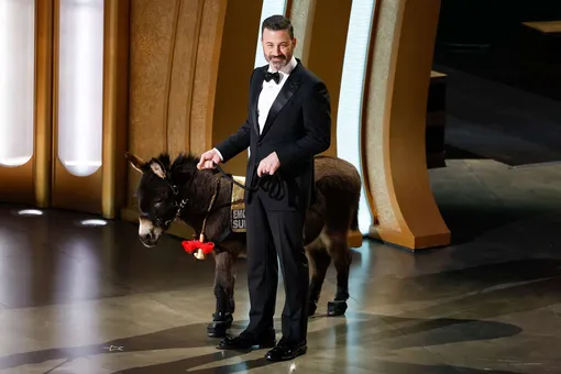 Джимми Киммел с ослицей Дженни на «Оскаре-2023»