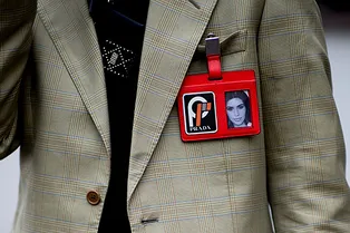 Пальто со шлейфом, неоновые пуховики и искусственный мех: 90 кадров с Недели мужской моды