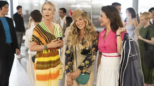 Синтия Никсон, Сара Джессика Паркер и Кристин Дэвис в сериале «И просто так» Синтия Никсон, Сара Джессика Паркер и Кристин Дэвис в сериале «И просто так»