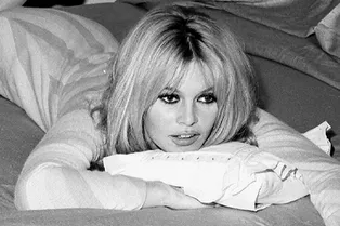 Как правильно спать: 6 советов, которые помогут избежать появления «ночных» морщин