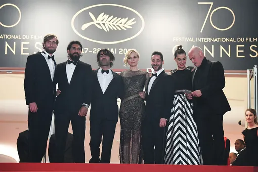 Диана Крюгер, Джессика Честейн и Наташа Поли на премьере фильма «На пределе» в Каннах Диана Крюгер, Джессика Честейн и Наташа Поли на премьере фильма «На пределе» в Каннах